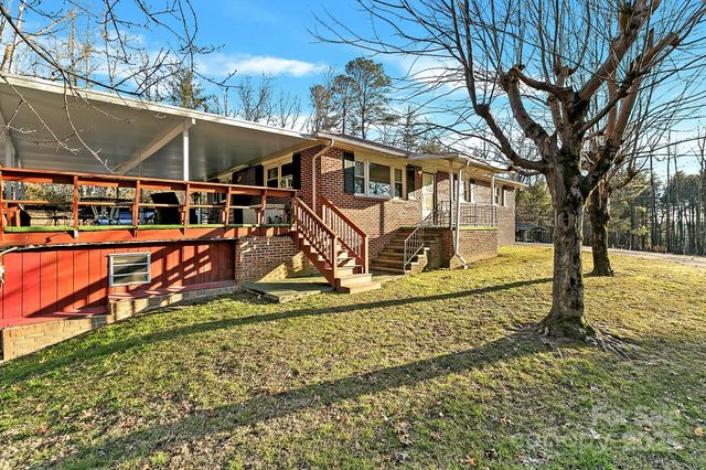 44 Tuttle Road, Hendersonville, NC 28792