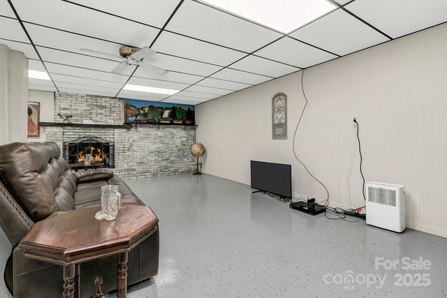 44 Tuttle Road, Hendersonville, NC 28792