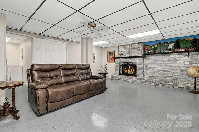 44 Tuttle Road, Hendersonville, NC 28792