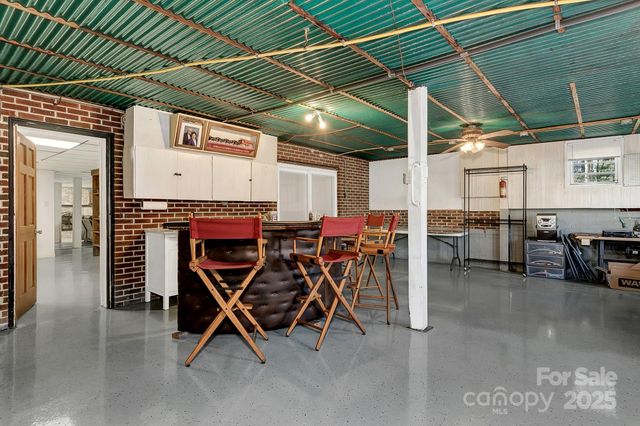 44 Tuttle Road, Hendersonville, NC 28792