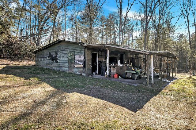44 Tuttle Road, Hendersonville, NC 28792
