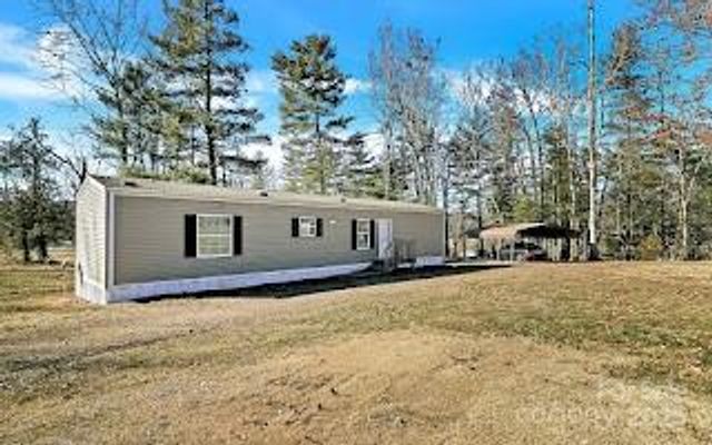 44 Tuttle Road, Hendersonville, NC 28792