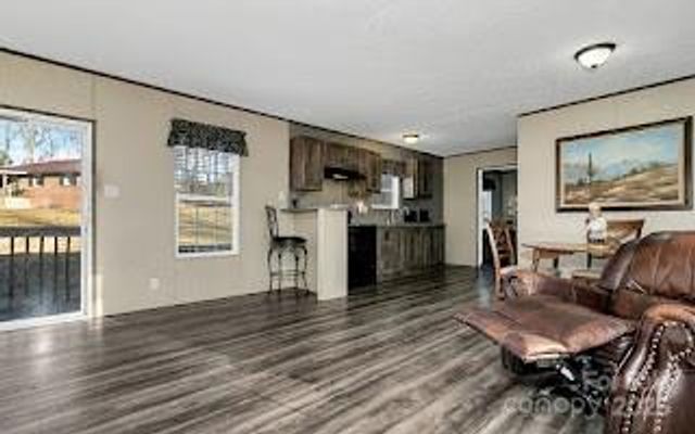 44 Tuttle Road, Hendersonville, NC 28792