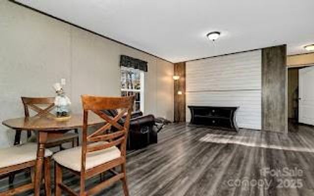 44 Tuttle Road, Hendersonville, NC 28792