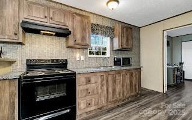 44 Tuttle Road, Hendersonville, NC 28792