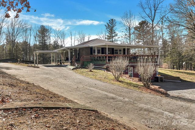 44 Tuttle Road, Hendersonville, NC 28792