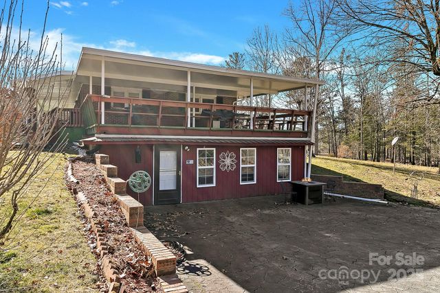 44 Tuttle Road, Hendersonville, NC 28792