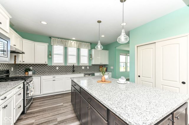 13442 Mosaic Street, Fishers, IN 46037