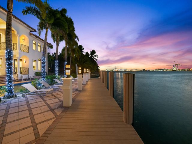 1965 SE 21st Avenue, Fort Lauderdale, FL 33316