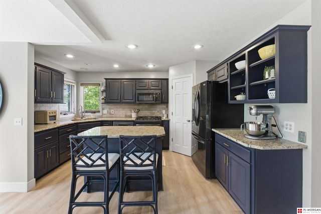 412 S 159th Avenue, Omaha, NE 68116