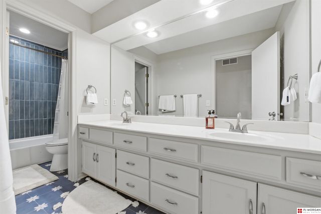 412 S 159th Avenue, Omaha, NE 68116