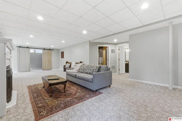 412 S 159th Avenue, Omaha, NE 68116