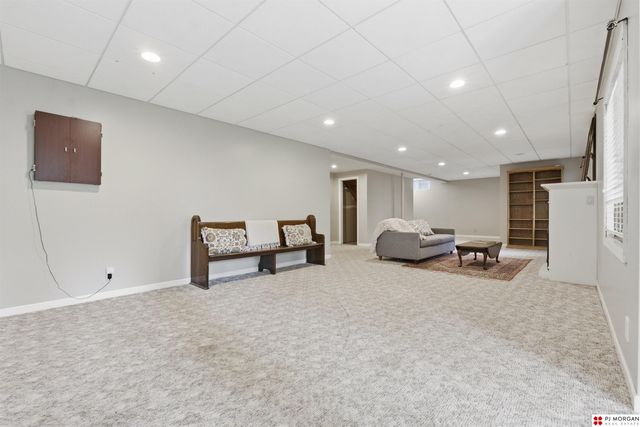 412 S 159th Avenue, Omaha, NE 68116