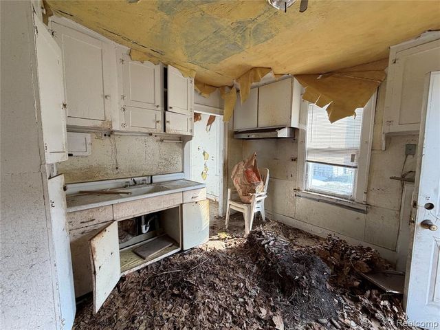 15104 Ardmore Street, Detroit, MI 48227