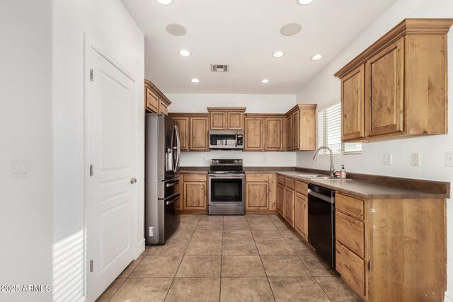 22198 W TWILIGHT Trail, Buckeye, AZ 85326