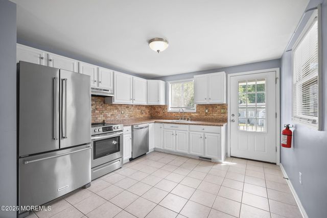 804 Nutswamp Road Front, Red Bank, NJ 07701