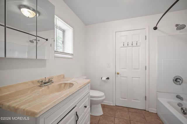 804 Nutswamp Road Front, Red Bank, NJ 07701