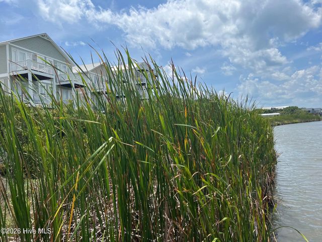 106 Egret Landing Court A, Surf City, NC 28445
