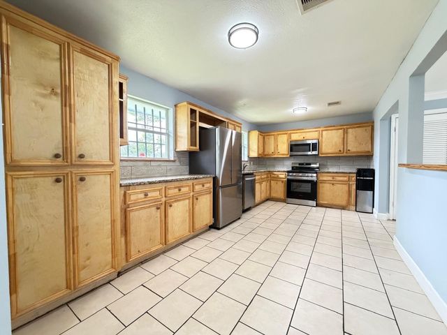 5503 Bertellis Lane, Houston, TX 77091