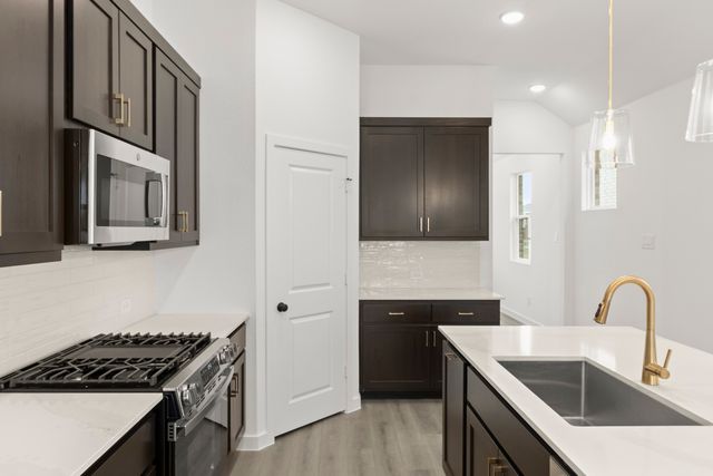 5933 Laurel Lake Lane, Pilot Point, TX 76258