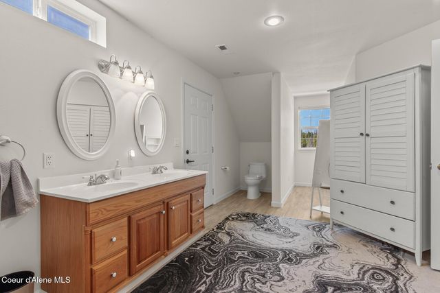 863 Comeback Bay Ln, Sagle, ID 83860
