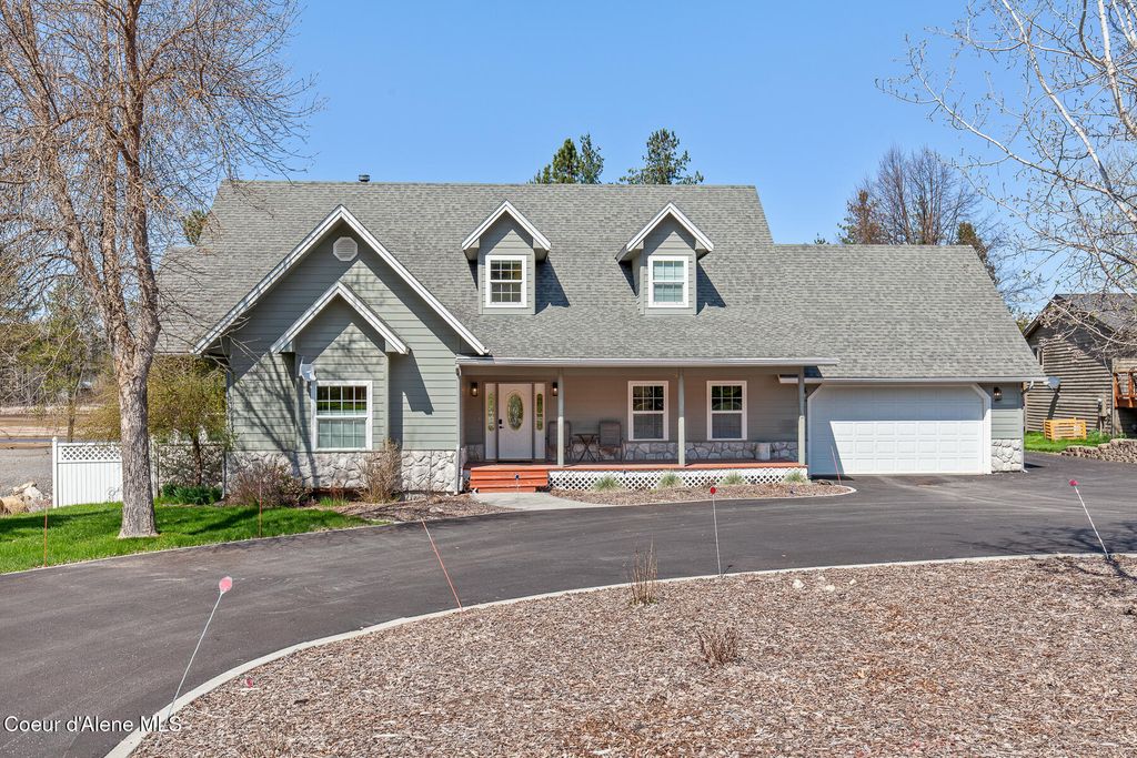 863 Comeback Bay Ln, Sagle, ID 83860