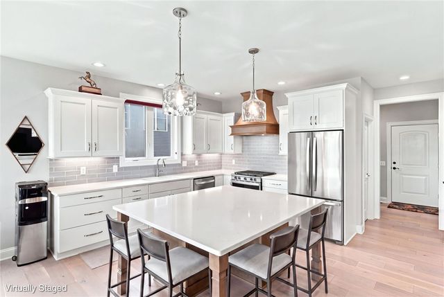 8 Black Wood Circle, Pittsford, NY 14534