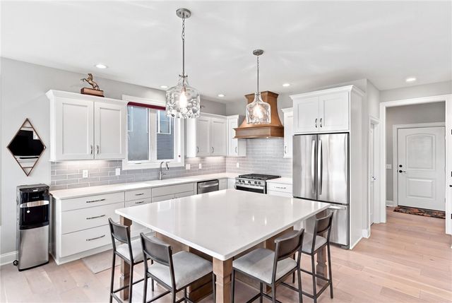 8 Black Wood Circle, Pittsford, NY 14534