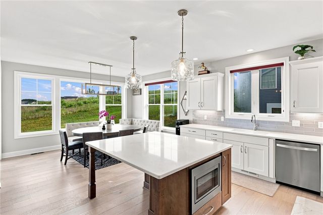 8 Black Wood Circle, Pittsford, NY 14534