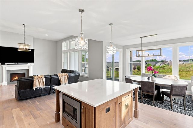8 Black Wood Circle, Pittsford, NY 14534