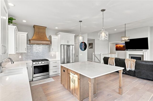 8 Black Wood Circle, Pittsford, NY 14534