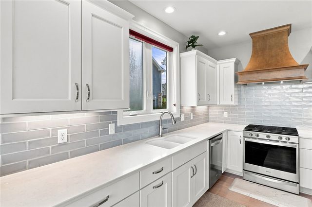 8 Black Wood Circle, Pittsford, NY 14534