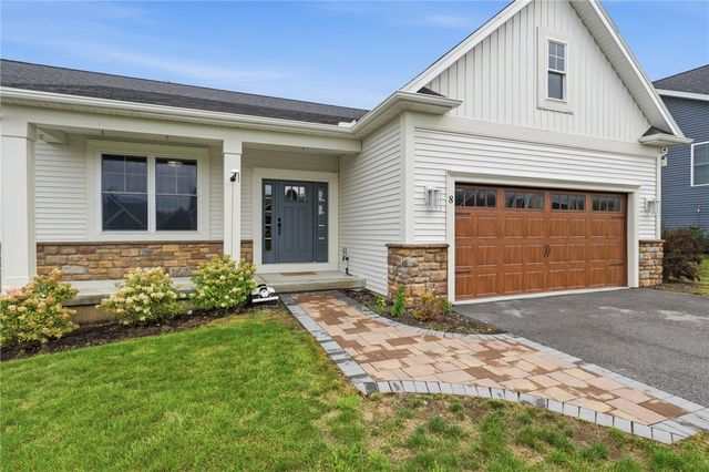 8 Black Wood Circle, Pittsford, NY 14534