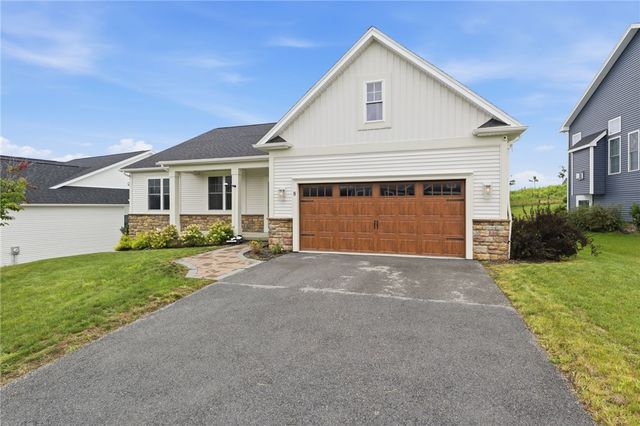 8 Black Wood Circle, Pittsford, NY 14534