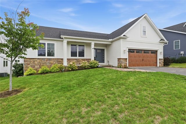 8 Black Wood Circle, Pittsford, NY 14534