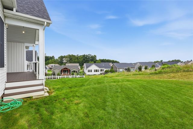 8 Black Wood Circle, Pittsford, NY 14534