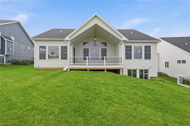 8 Black Wood Circle, Pittsford, NY 14534