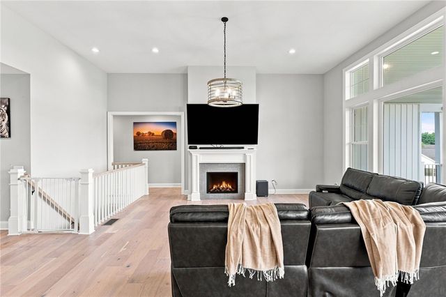 8 Black Wood Circle, Pittsford, NY 14534