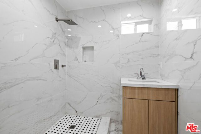 934 S Mott Street, Los Angeles, CA 90023