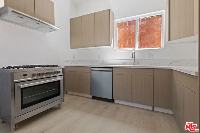 934 S Mott Street, Los Angeles, CA 90023