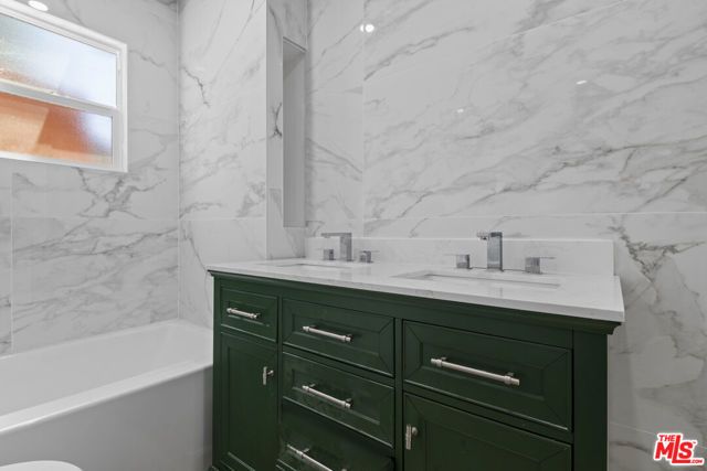 934 S Mott Street, Los Angeles, CA 90023