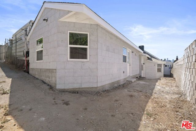 934 S Mott Street, Los Angeles, CA 90023