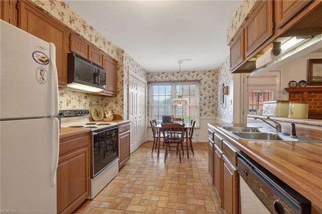 1073 Colonial Meadows WAY, Virginia Beach, VA 23454