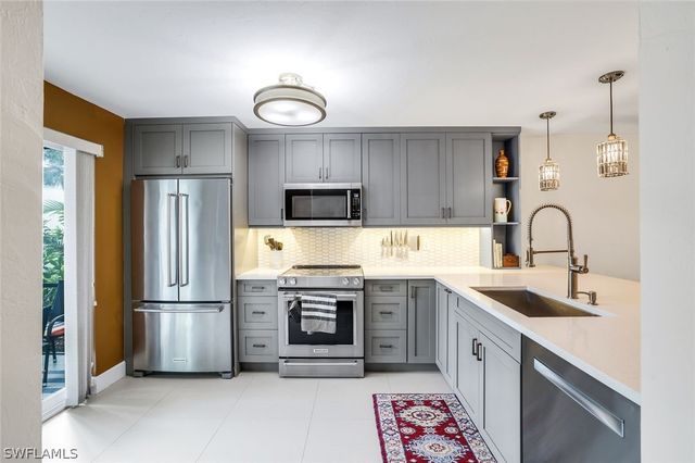 3569 Antarctic CIR 2105, Naples, FL 34112