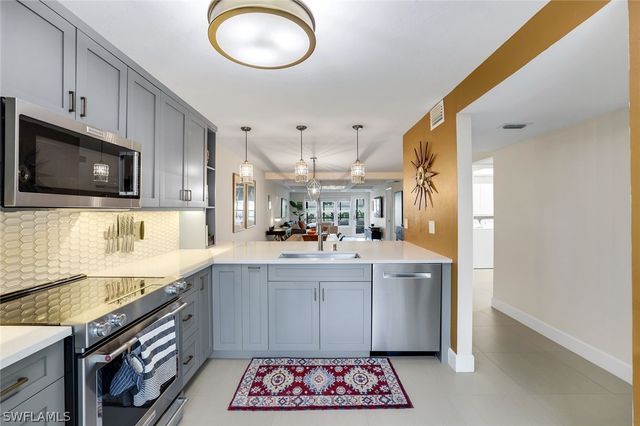 3569 Antarctic CIR 2105, Naples, FL 34112