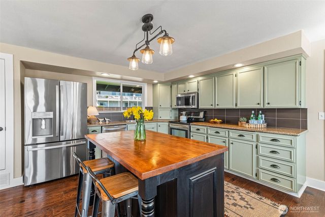 2809 Moorelands Avenue NW, Gig Harbor, WA 98335