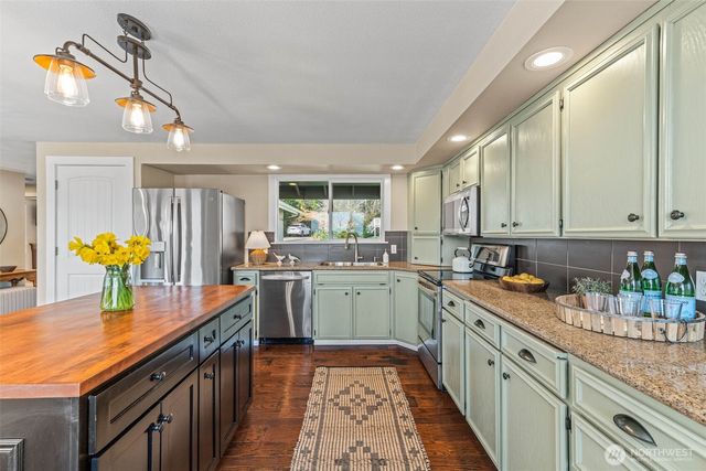 2809 Moorelands Avenue NW, Gig Harbor, WA 98335