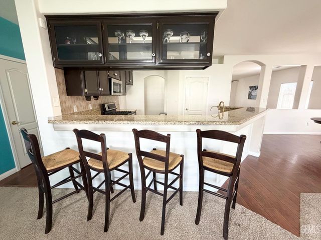 8504 Lighthouse Drive, Bakersfield, CA 93312