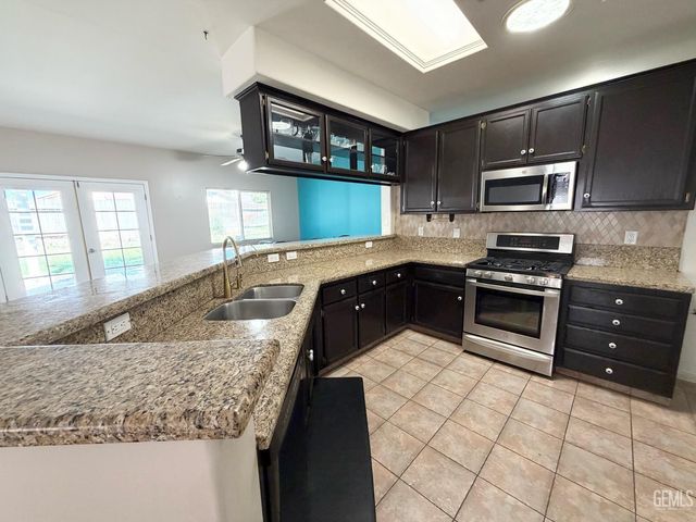 8504 Lighthouse Drive, Bakersfield, CA 93312