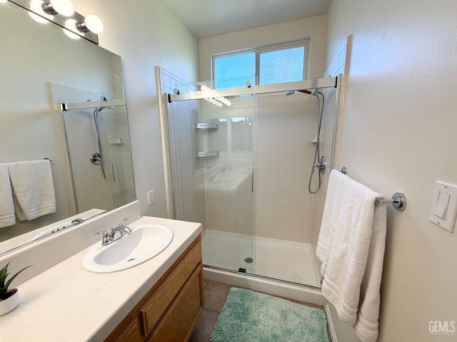 8504 Lighthouse Drive, Bakersfield, CA 93312